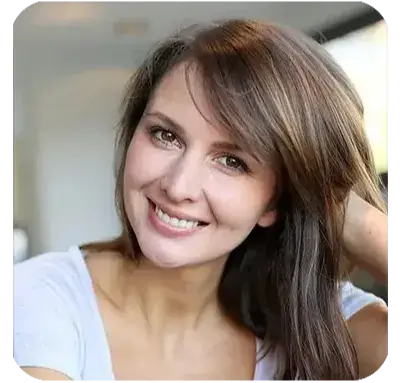 smiling woman sharing HepatoBurn customer review with healthy lifestyle and confidence